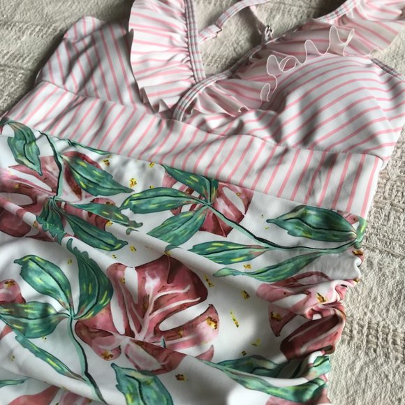 One piece Ruffle - Picture 6 of 6